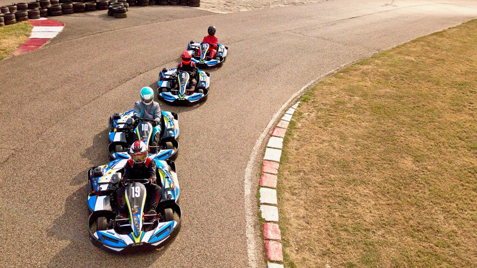 A pack of karts through a corner at Brentwood